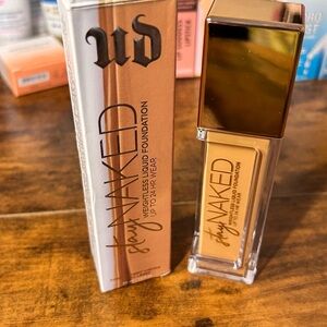 SOLD OUT!!! NIB, Stay Naked 50CP Weightless Liquid Foundation